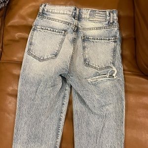 Butt rip revice jeans!